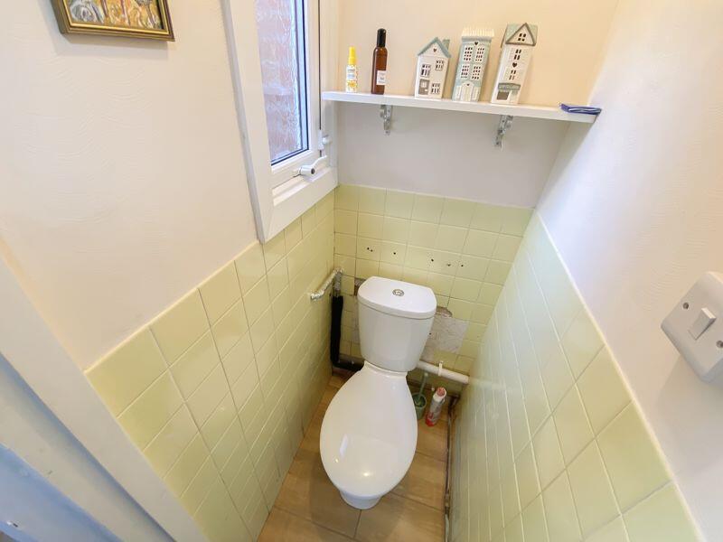 GROUND FLOOR W.C.