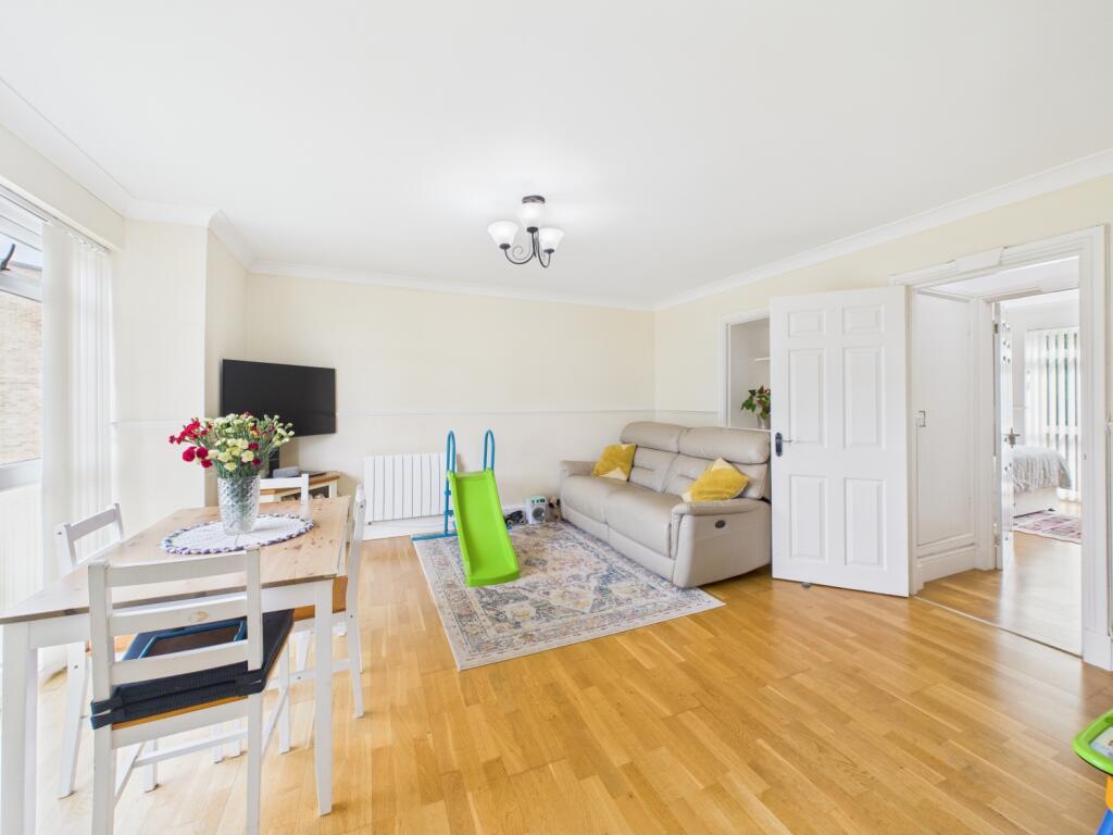 CAM02023G0-PR0168-STILL018