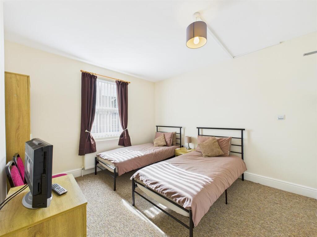Bedroom: