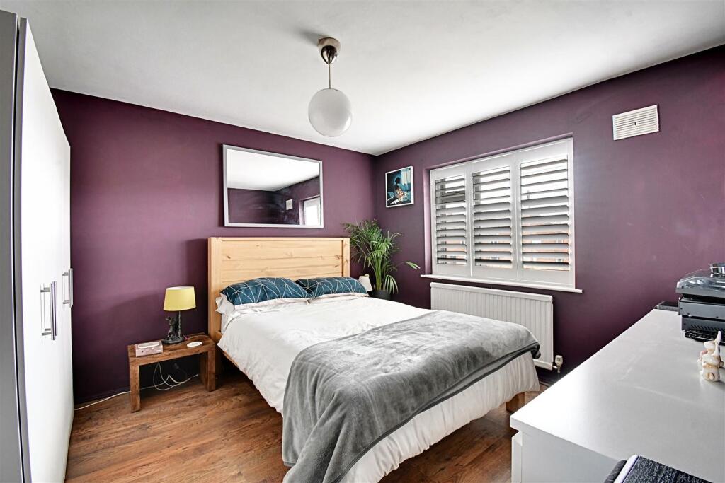 Bedroom 1_1.jpg