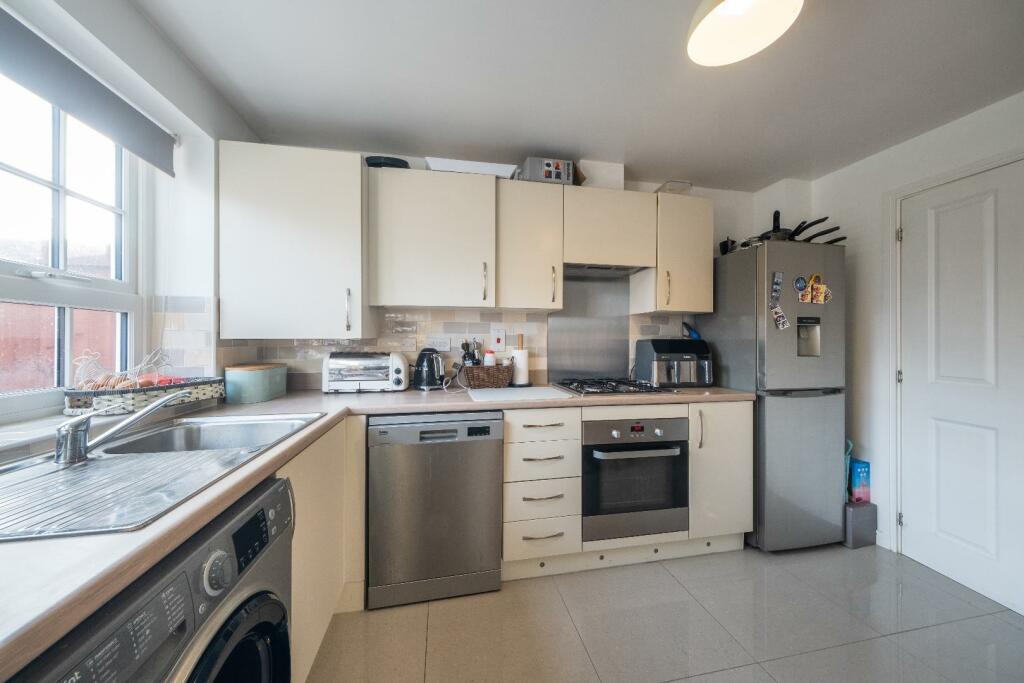 23 Hazelhurst Way-002.jpg