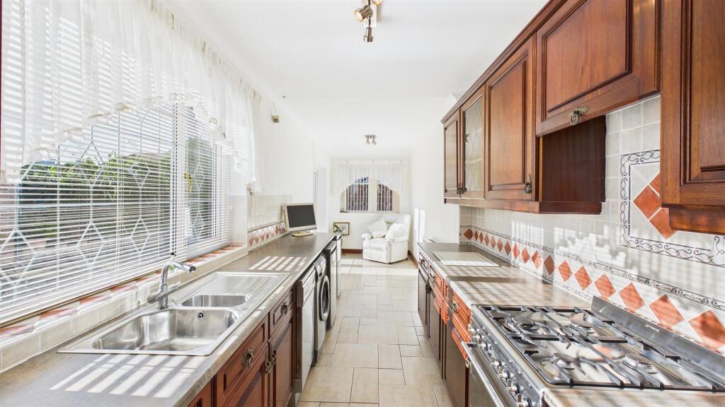 Breakfasting Kitchen