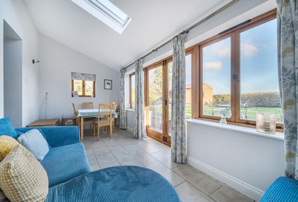 1384815-9-6925c11...