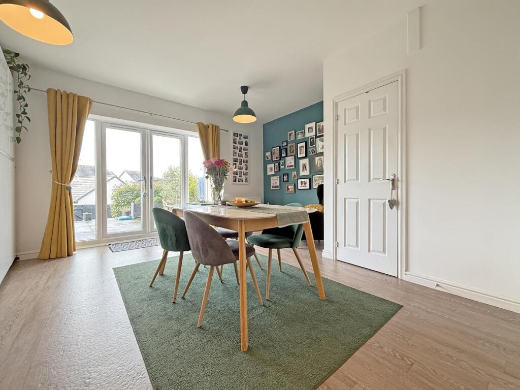 Coscombe Circus 25 - Dining Area.jpg