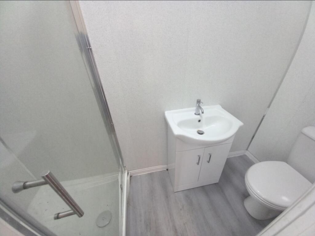 EN SUITE