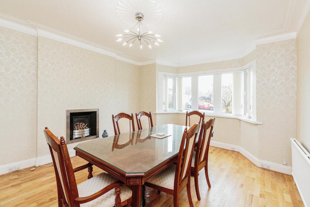 Lounge/Dining Room