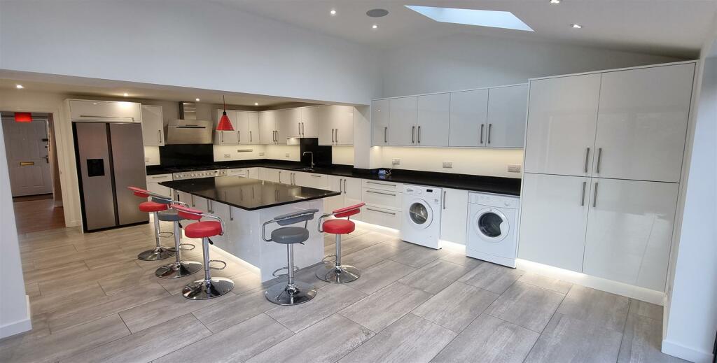 Kitchen Family Room