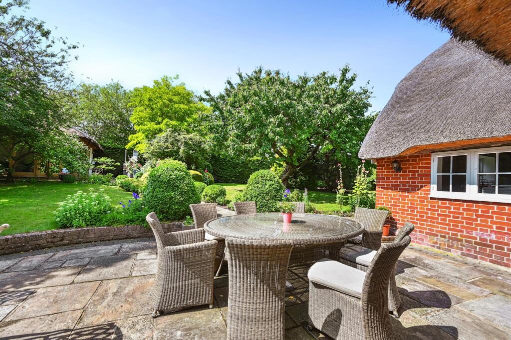 Tickham Cottage ME90HS (41).jpg