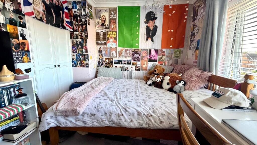 BEDROOM 2