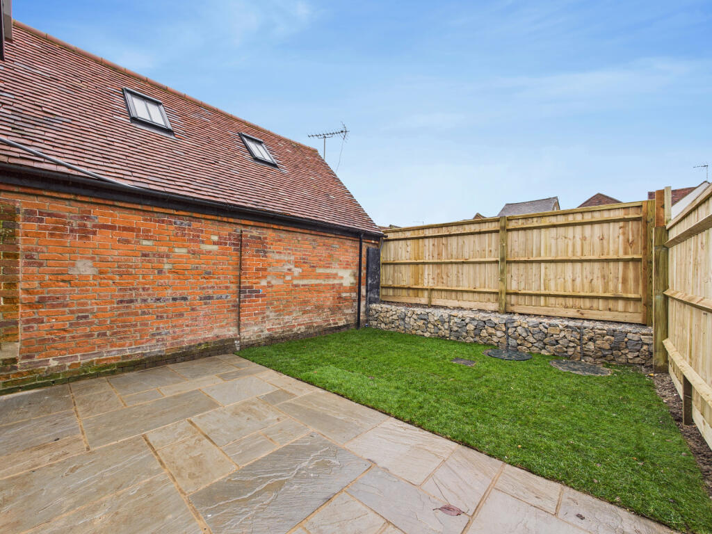 CAM01354G0-PR0620-STILL005