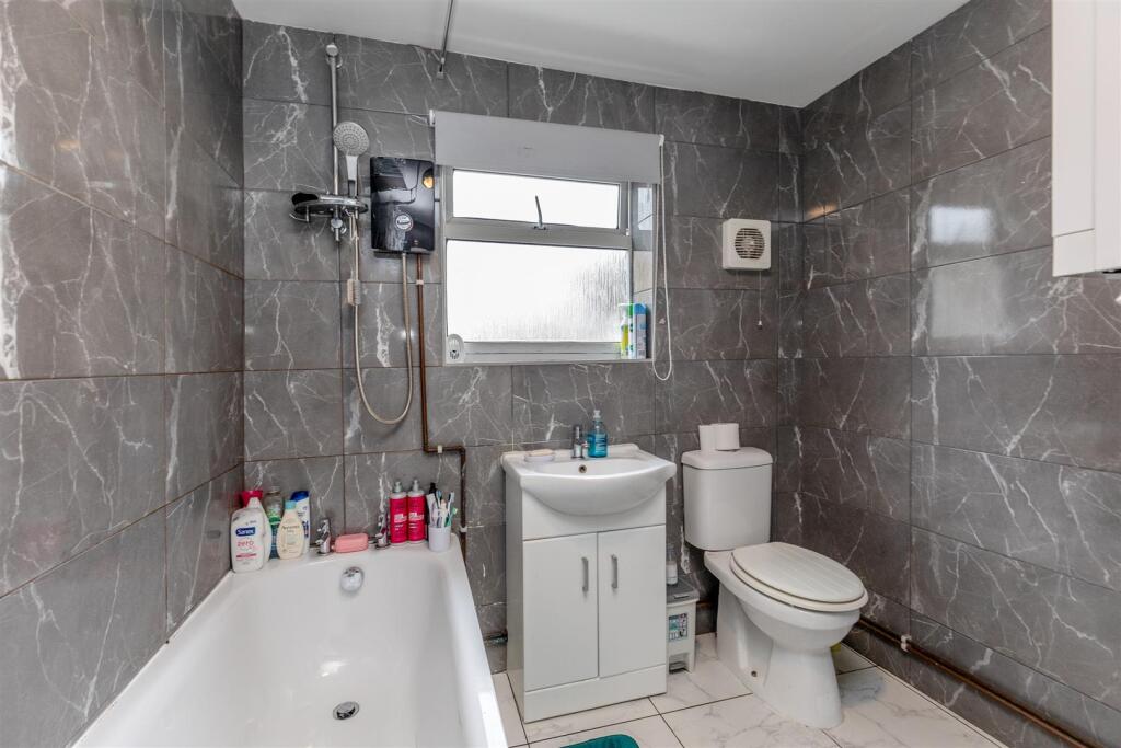 Freemantle Road, Eastville Bathroom.jpg