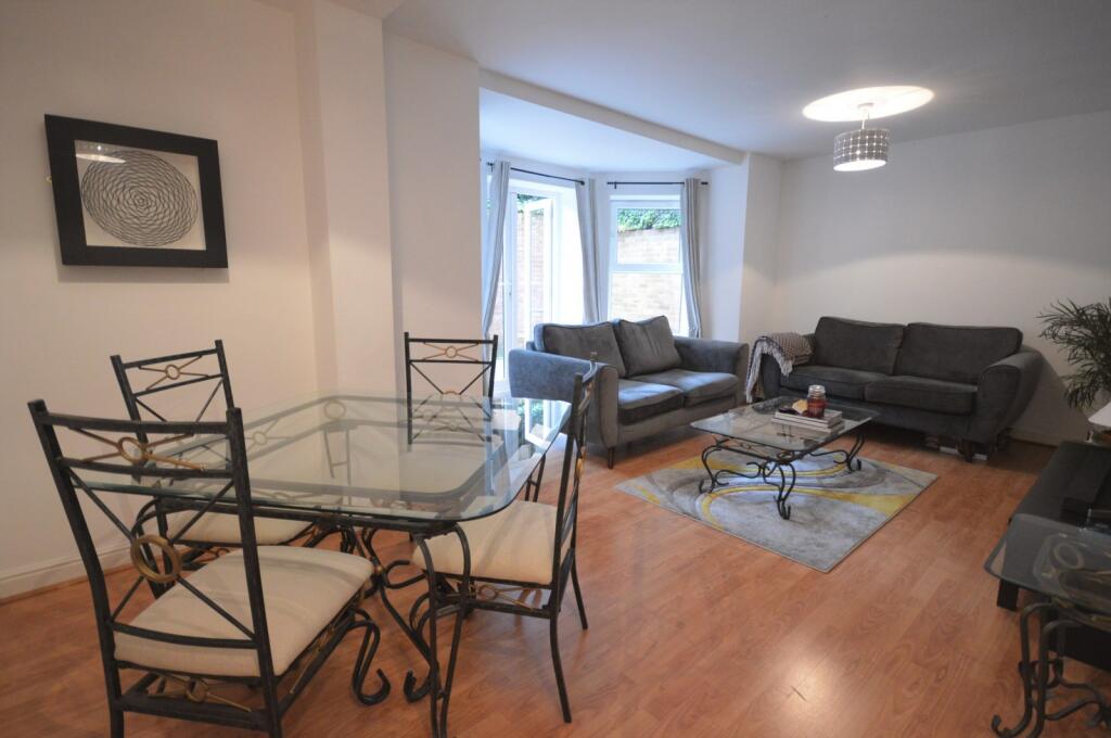 Lounge/dining room