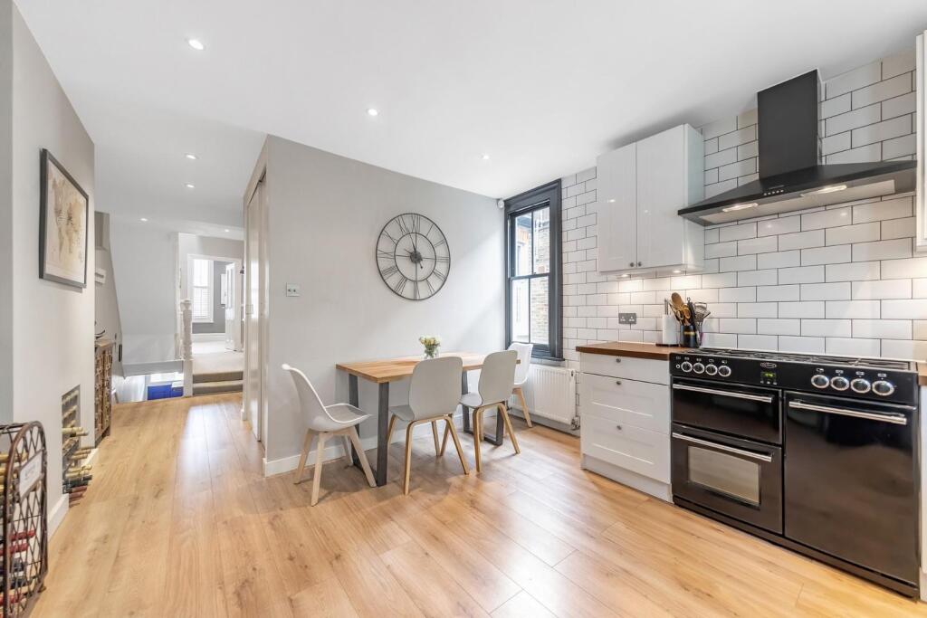 Kitchen (2).jpg