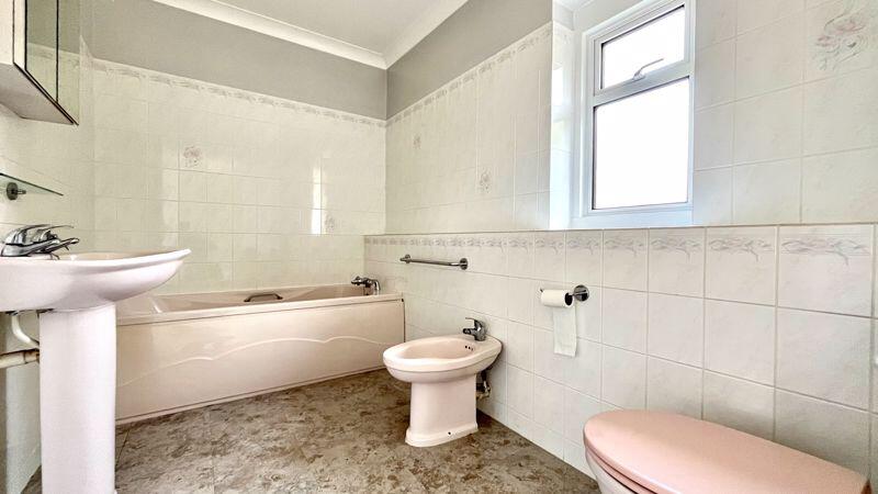 En-Suite to Bedroom 2
