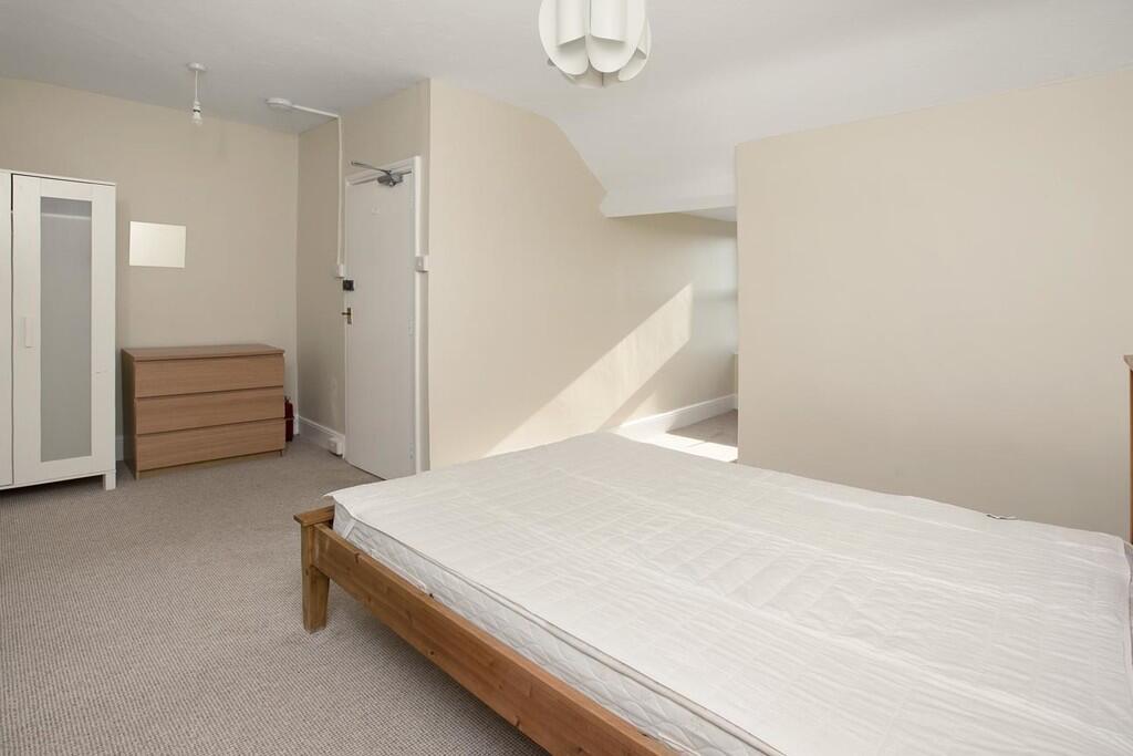 14Archibold202208...