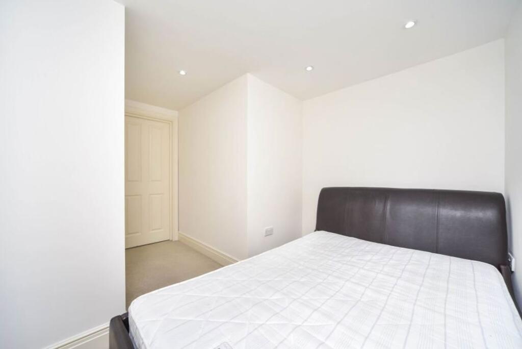 Cathles Road, SW12