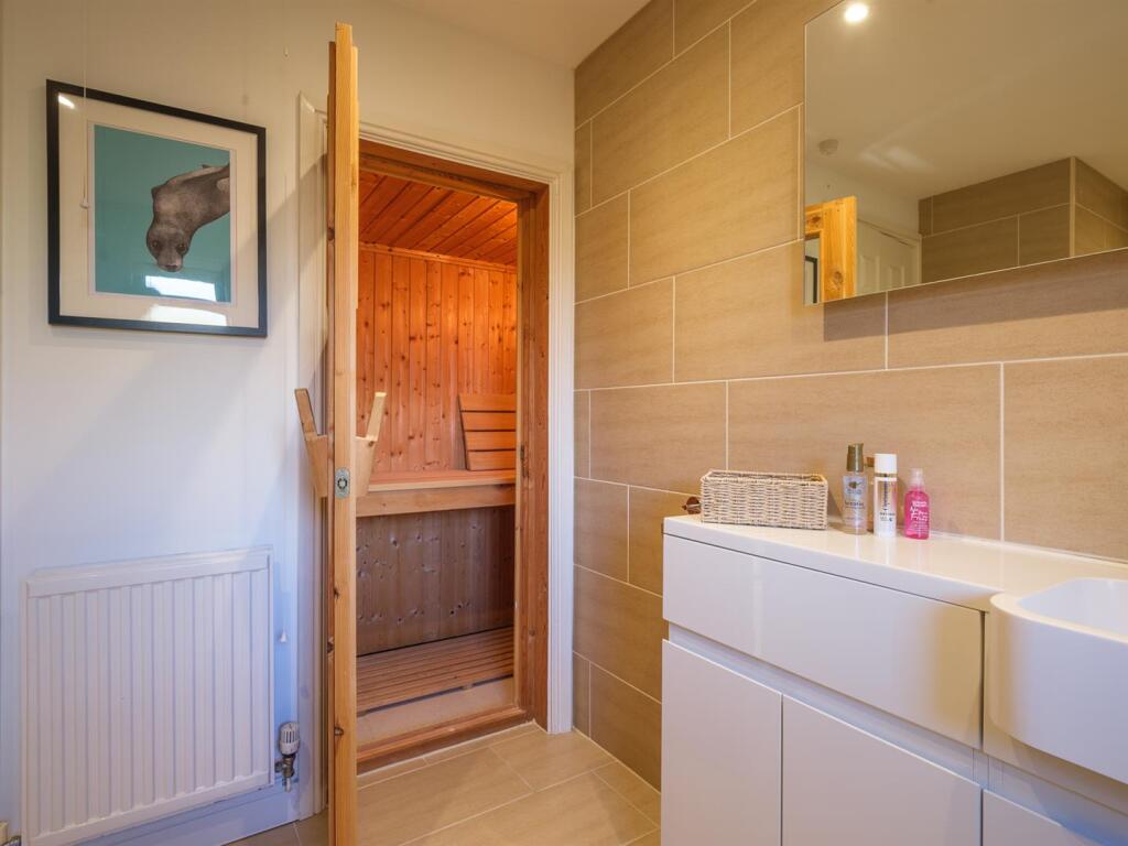 11 Erleigh Drive-18.jpg