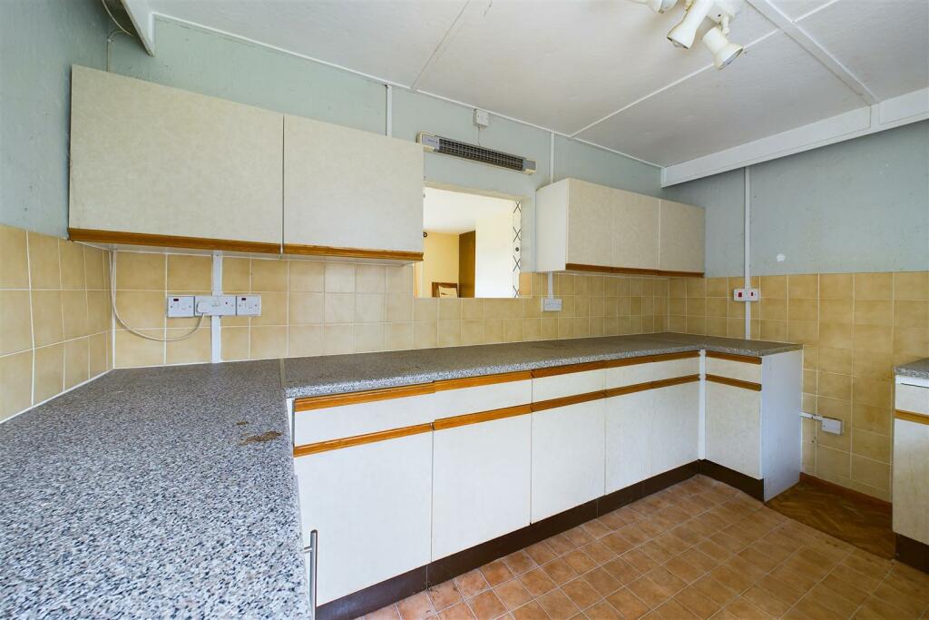 7 The Grove, Wraxall, North Somerset BS48 1LW | Fr