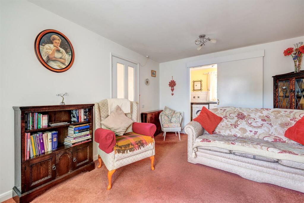 24 Western Close, Ashby