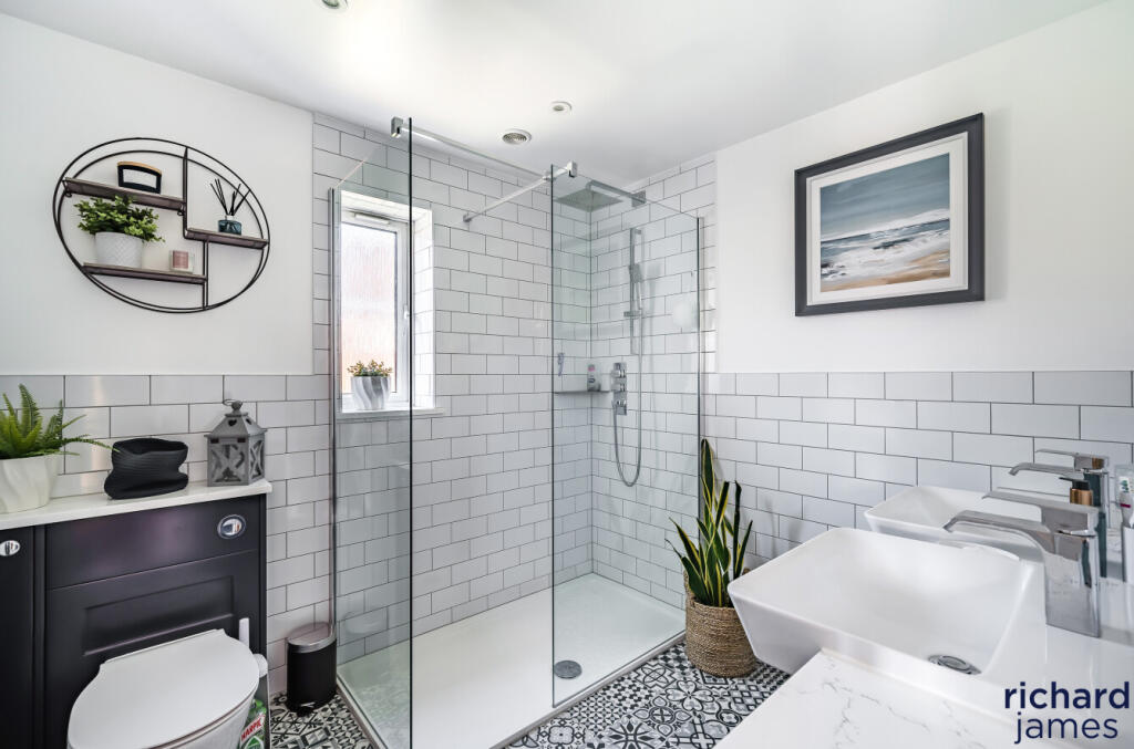 8ca3f9d5-5a28-42a...