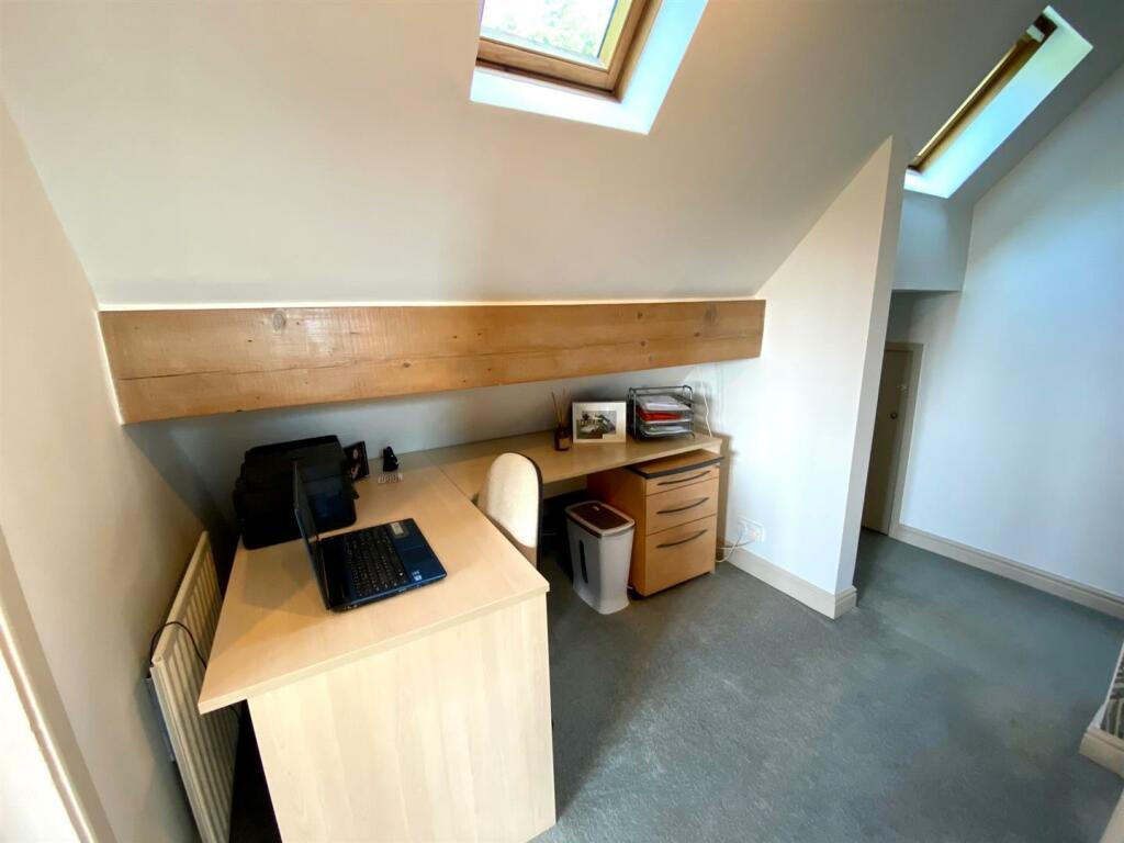 robin royd lane 28 landing.jpg