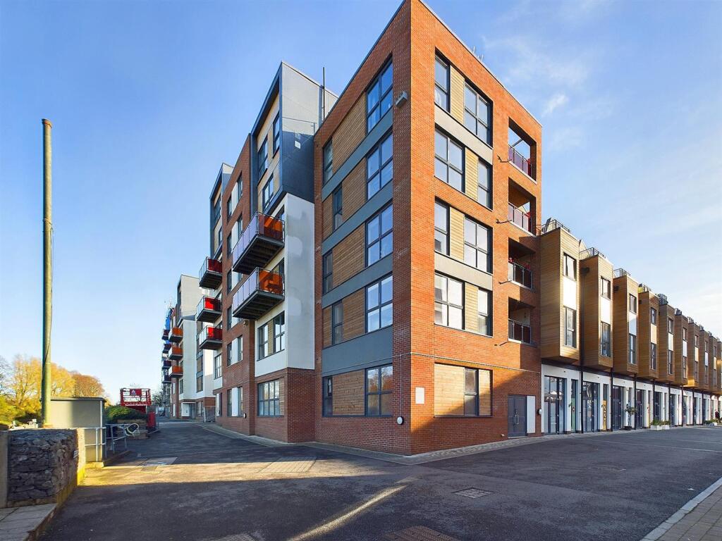 14 - Two-Bedroom Flat for Auction, Paintworks, Bri