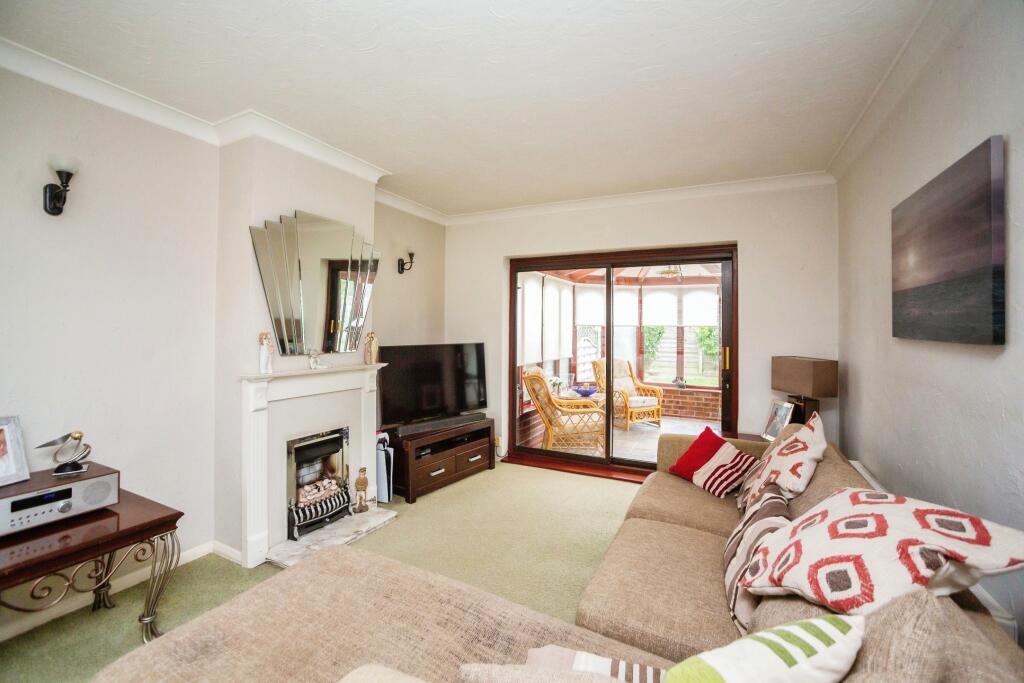 Lounge/Dining Room