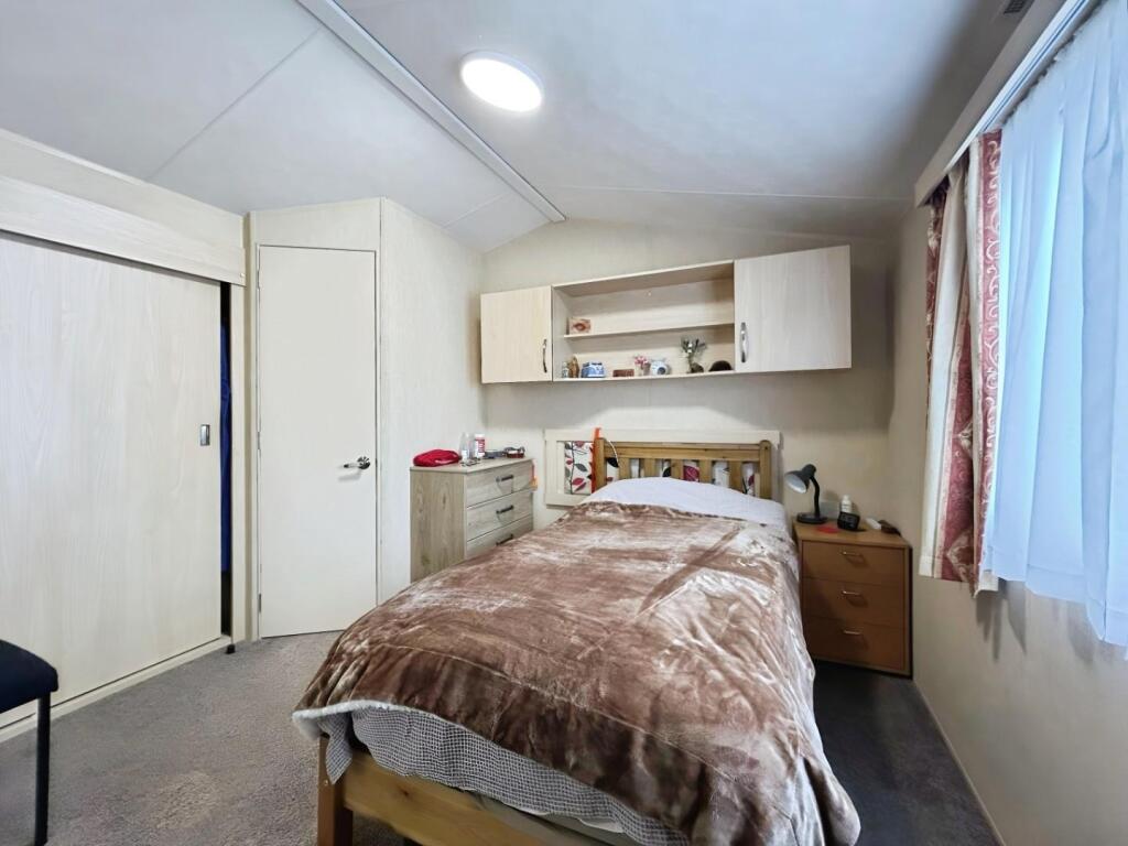 4c3e5e49-bedroom.jpg