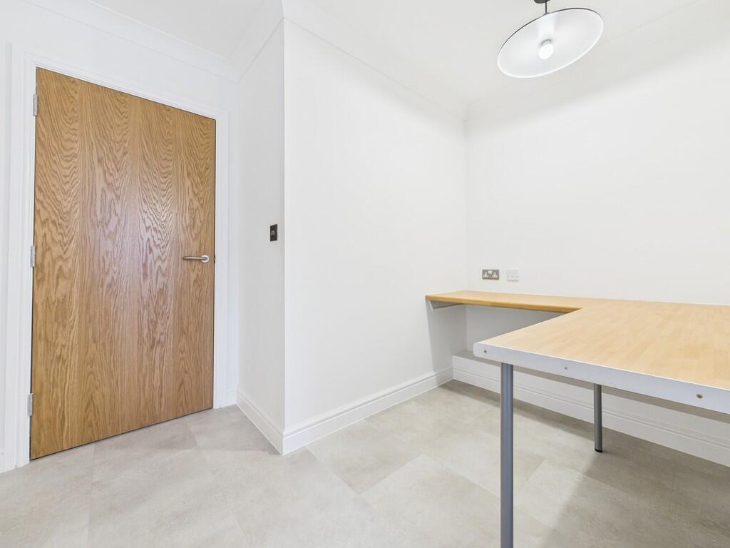 CAM04273G0-PR0094...