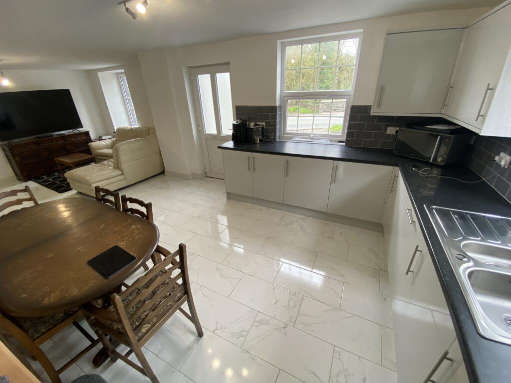 Kitchen 2 T202509121448.jpg