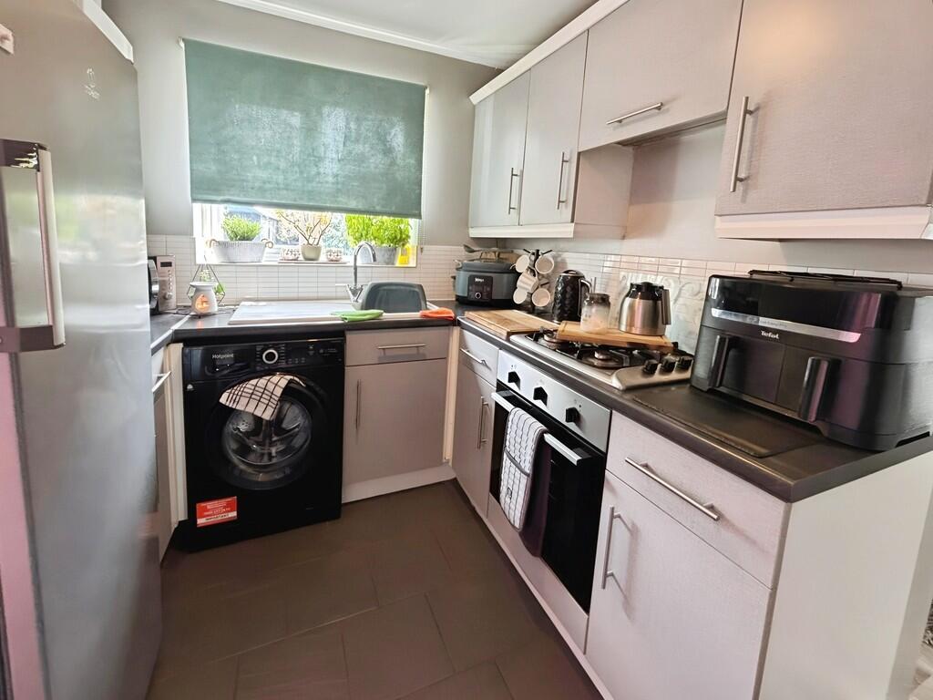 cee48235-WhatsApp...