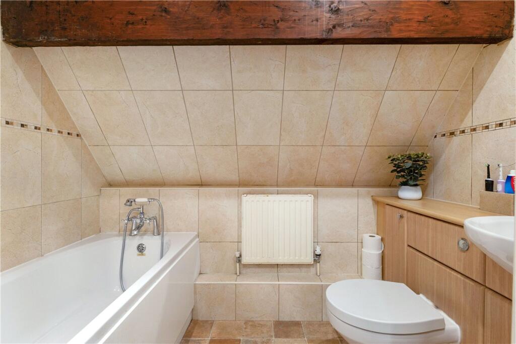 Main Ensuite