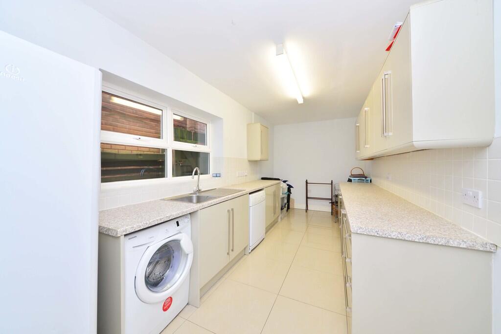 3 Deeley Close - ...