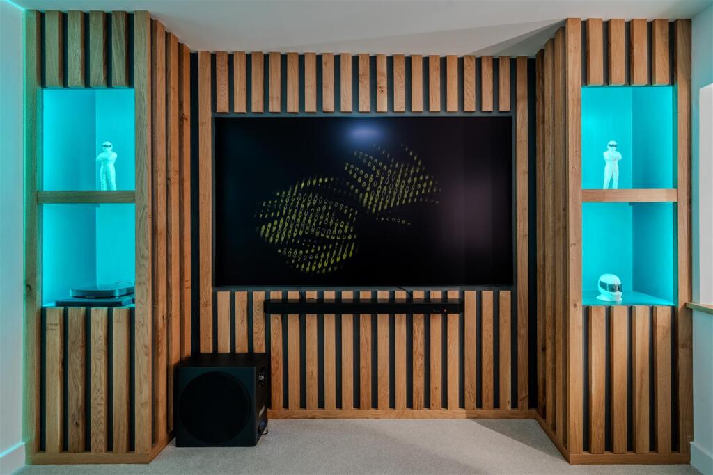 Living Room-2.jpg
