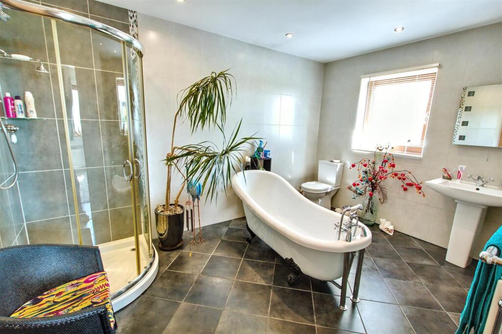 Jack &amp; Jill Bathroom