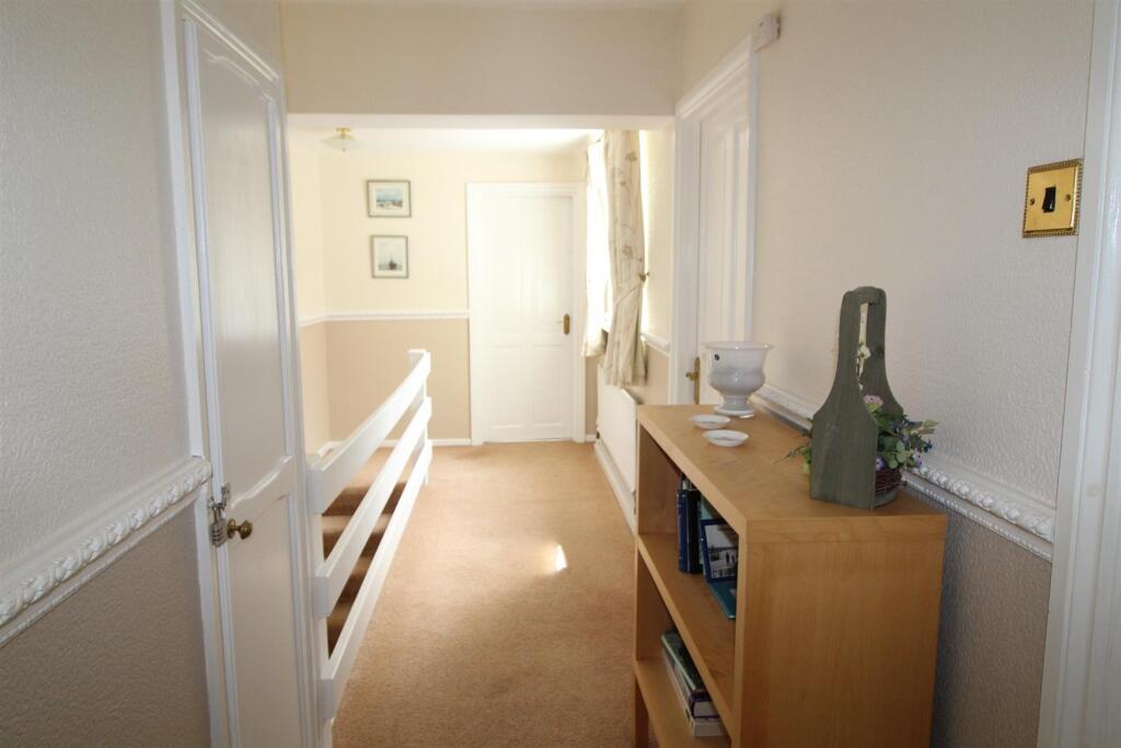 FIRST FLOOR LANDING