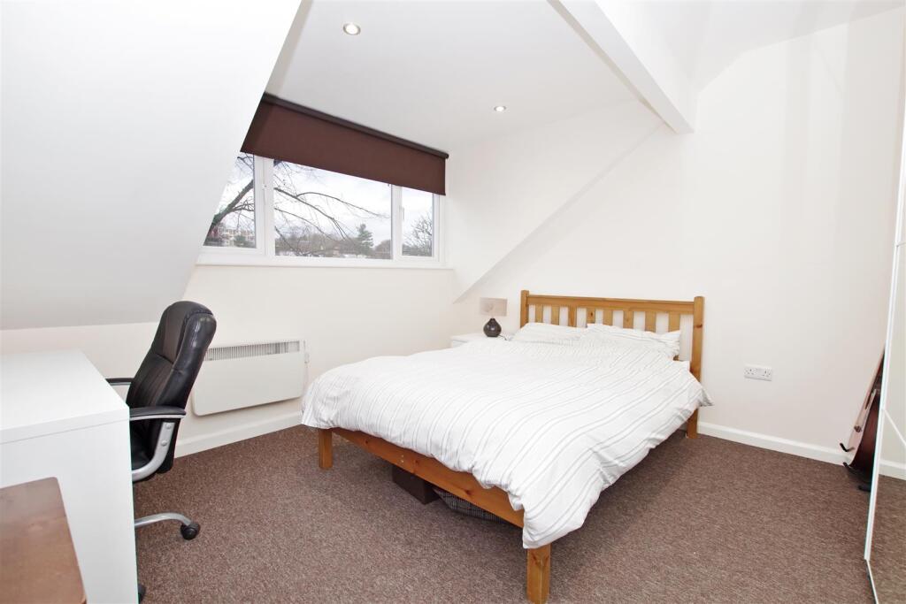 bedroom .jpg