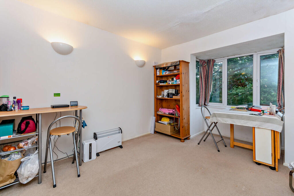 8634818-interior0...