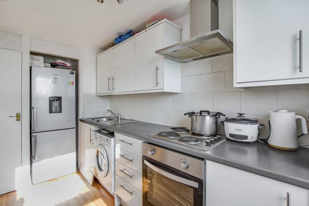 Flat 74 Gainsborough House, Ayley Croft, Enfield, Middlesex, EN1 1XZ
