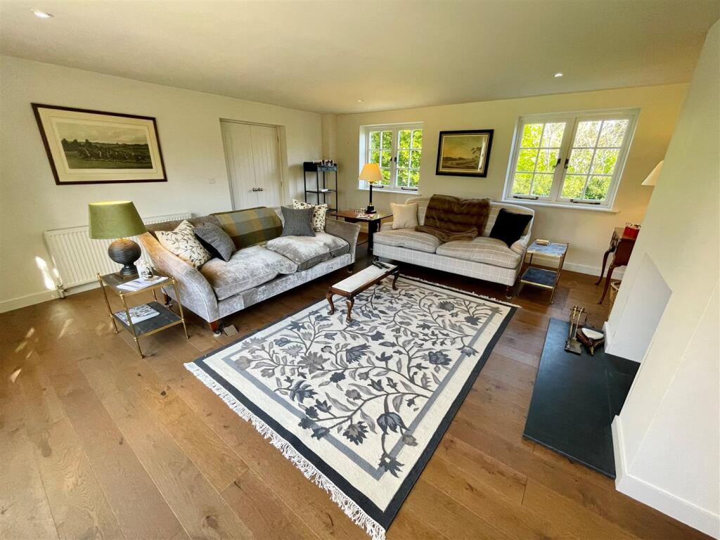 sitting room 2.jpg