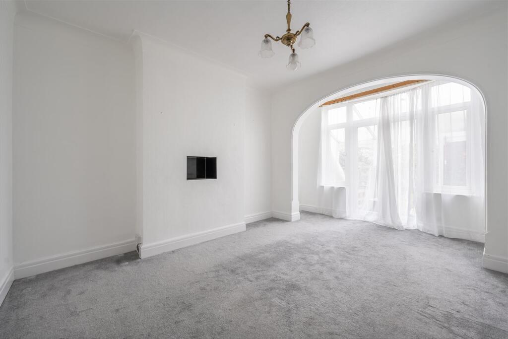 Wordsworth Avenue, E18