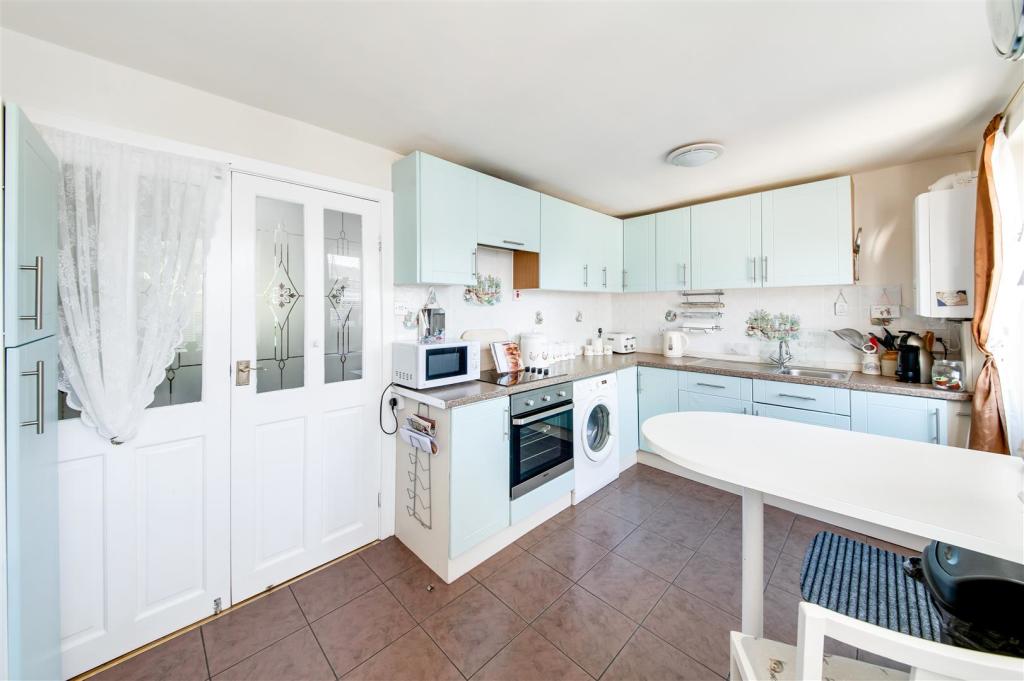 OPEN-PLAN DINING KITCHEN