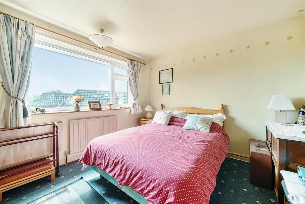 37 Holyoake Drive, Heather