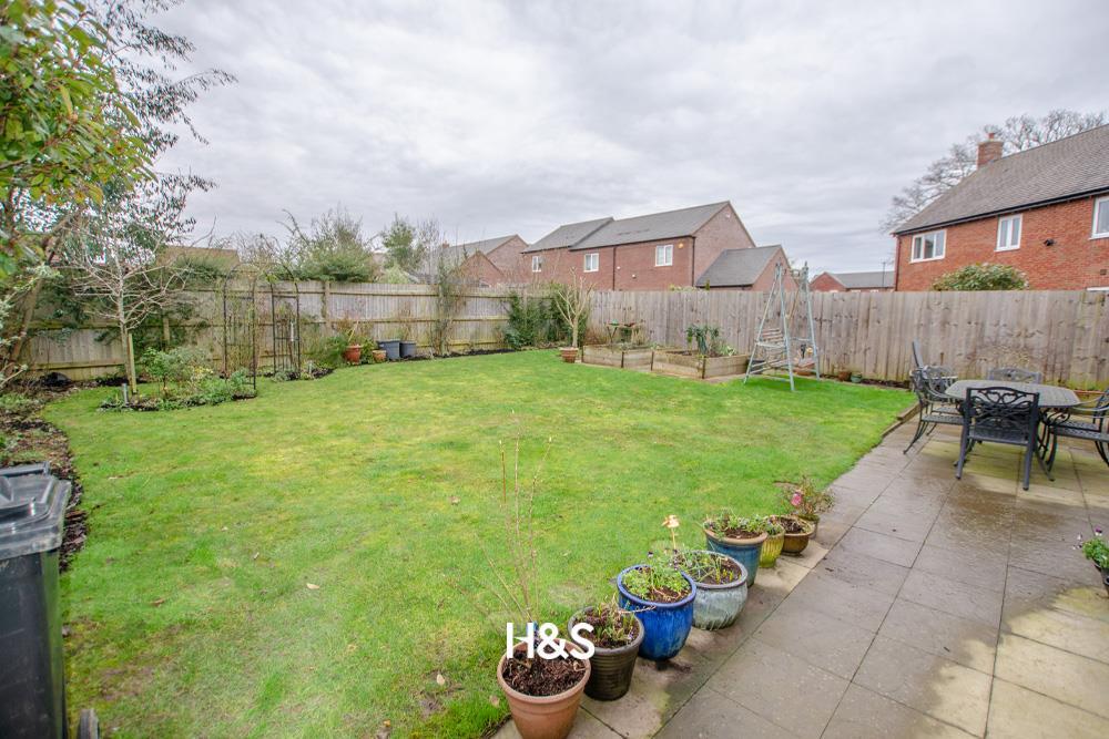 7 Dewberry Road - rear garden.jpg