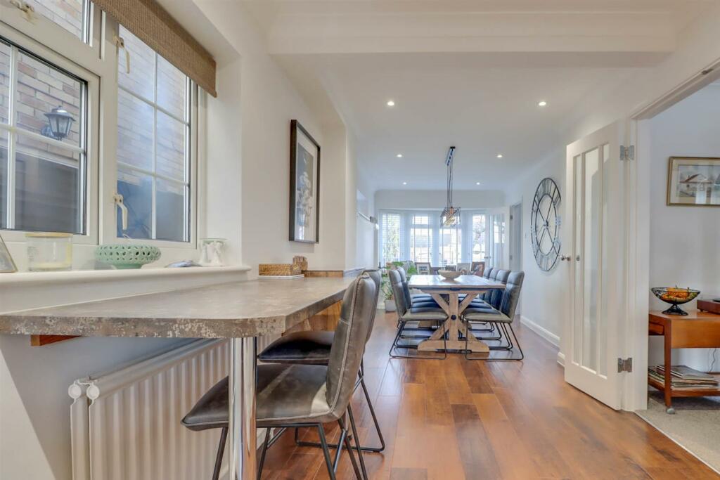 77 SOUTHEND ROAD INSIDE-4.jpg