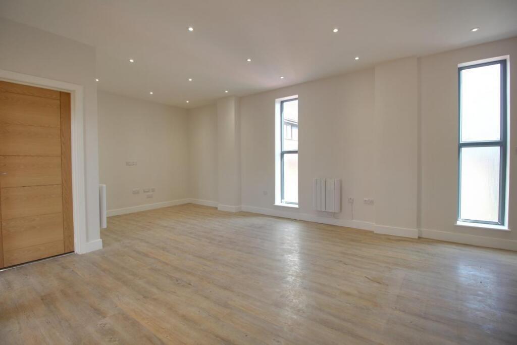 20090_outfrontimage3