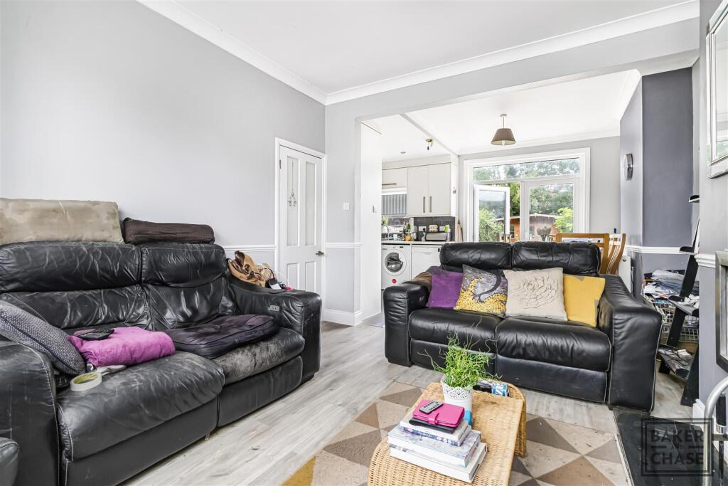 Lounge/Kitchen (Open-Plan)