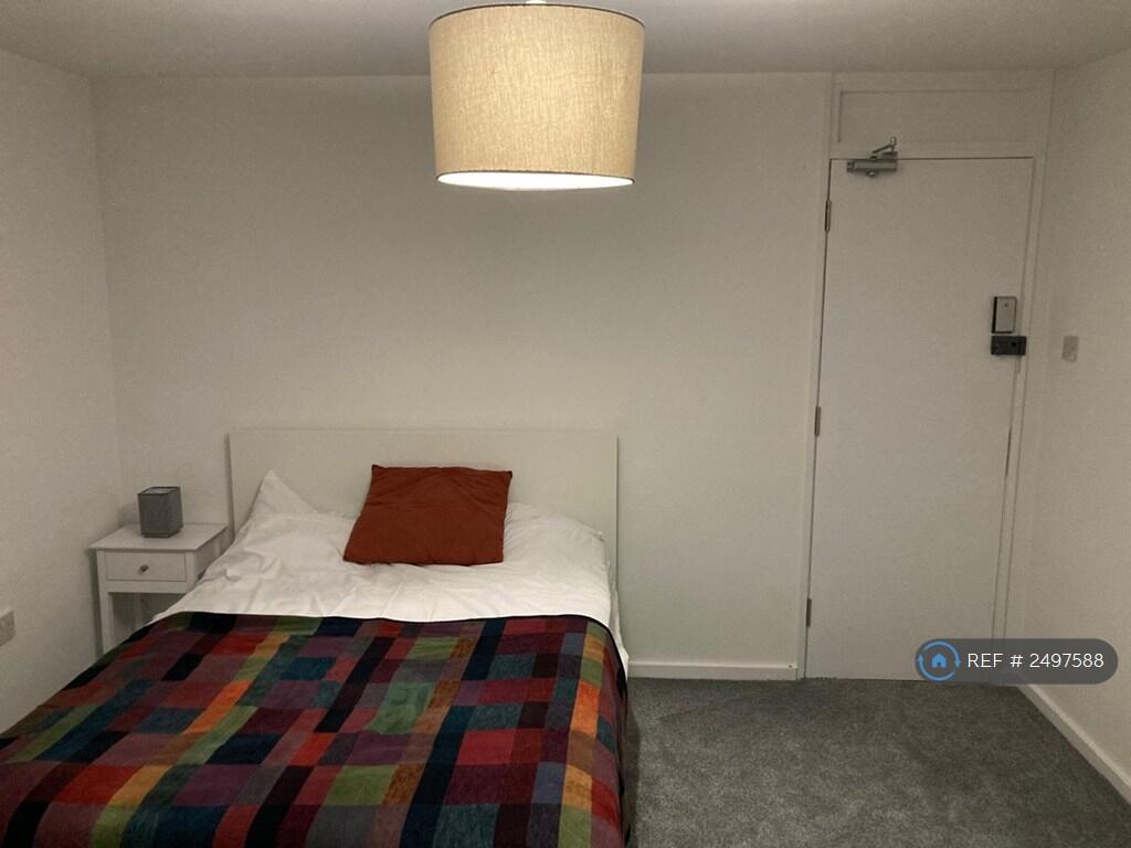 Room 2 - Available Now (£750)