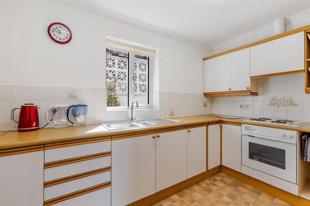 A08 - 73 Saffron Park Kingsbridge - 250811.jpg