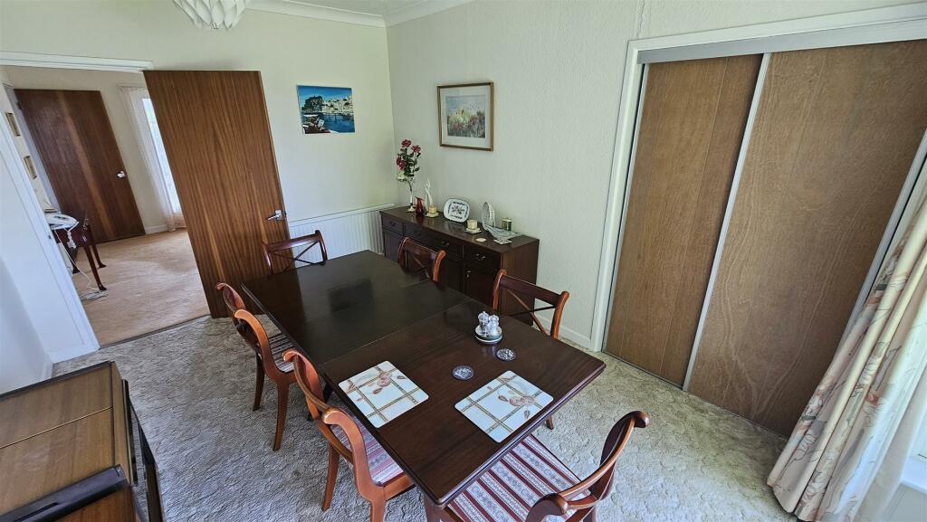 DINING ROOM / BEDROOM 4